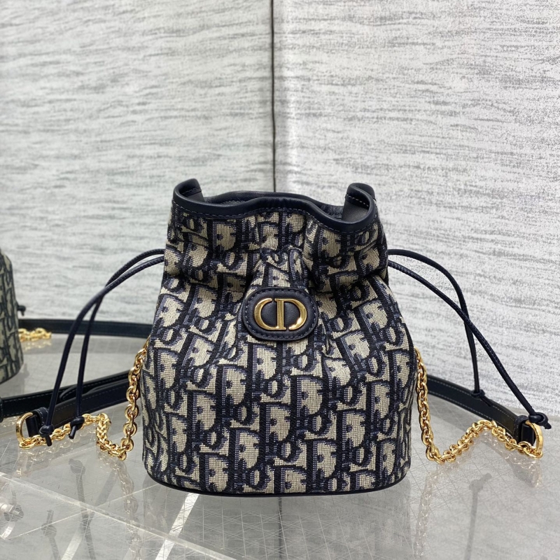 D*or bucket bags